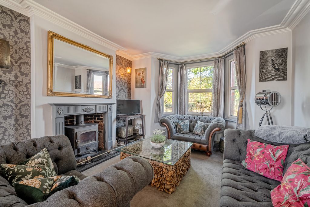Property photo 2 of 17