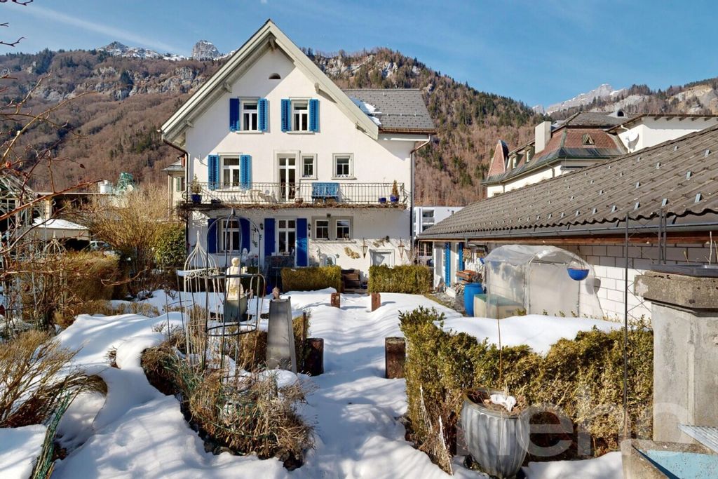 Property photo 2 of 12