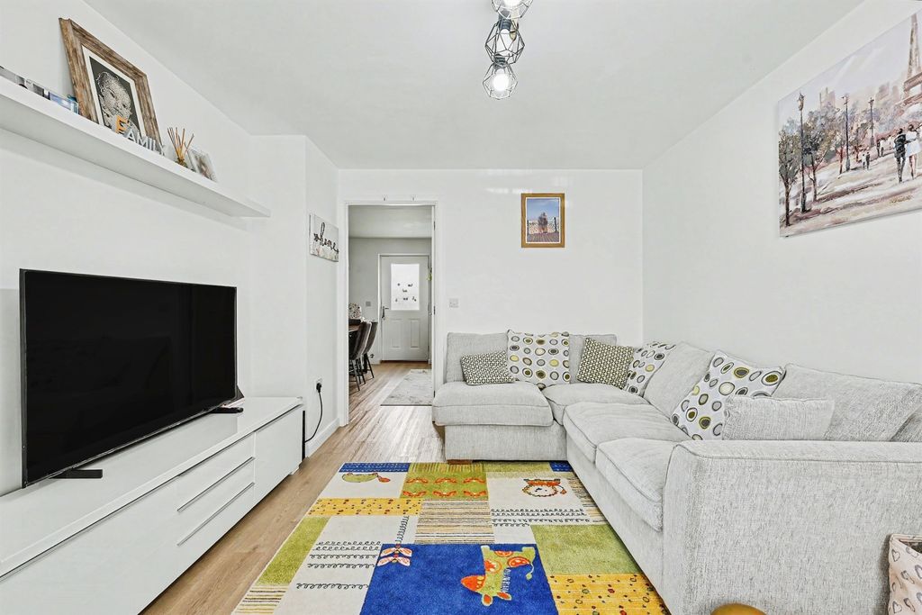 Property photo 2 of 19