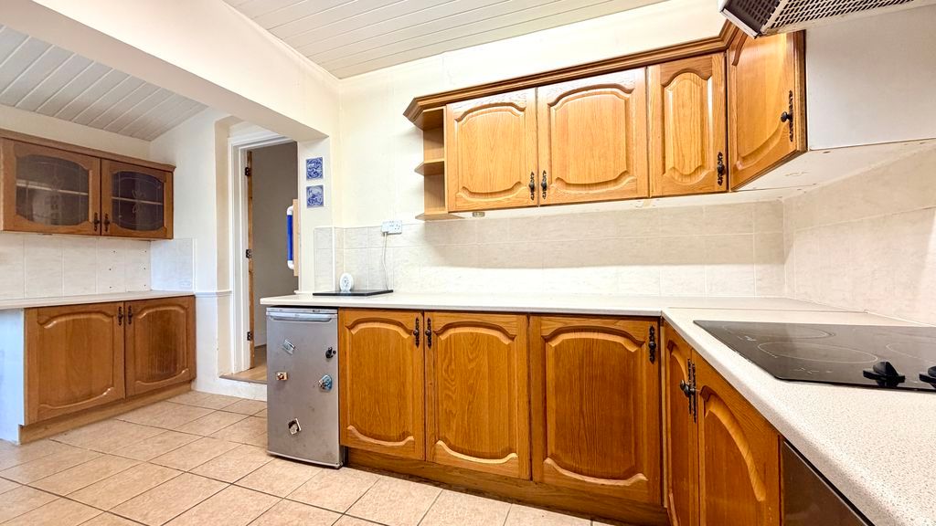 Property photo 3 of 14 Kitchen