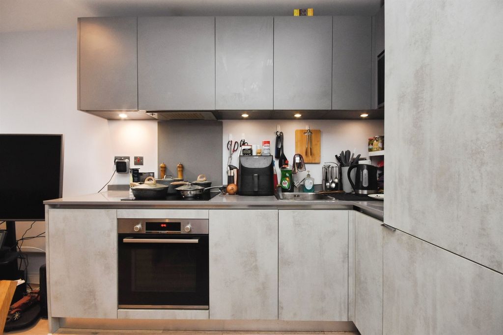 Property photo 2 of 9