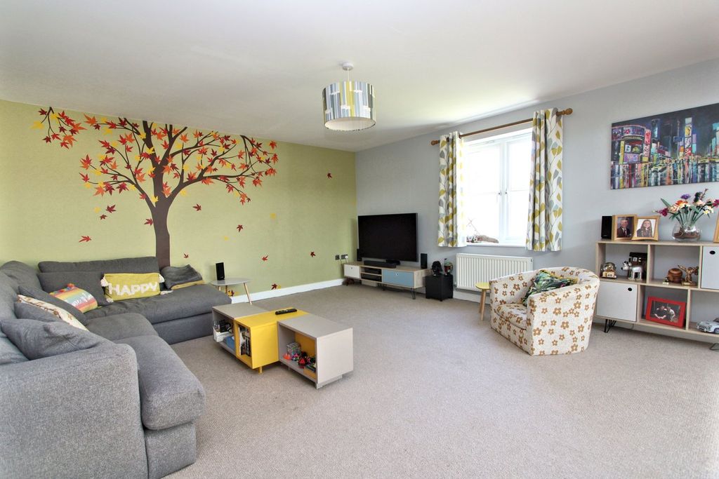 Property photo 3 of 28