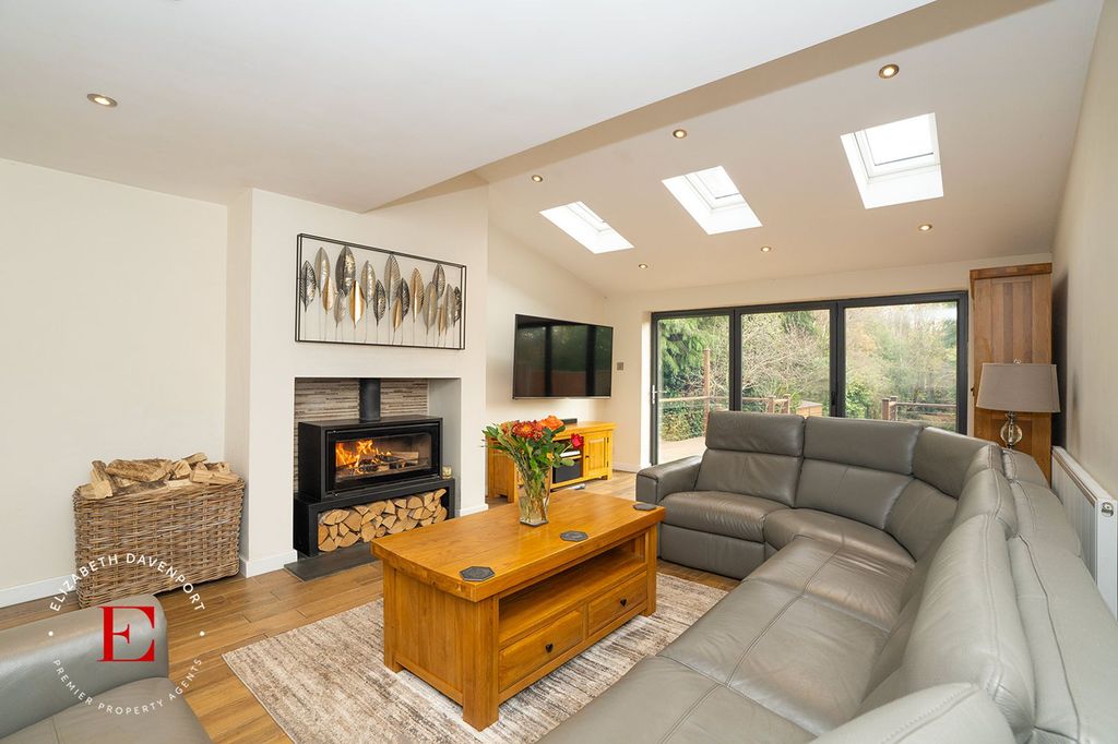 Property photo 2 of 28