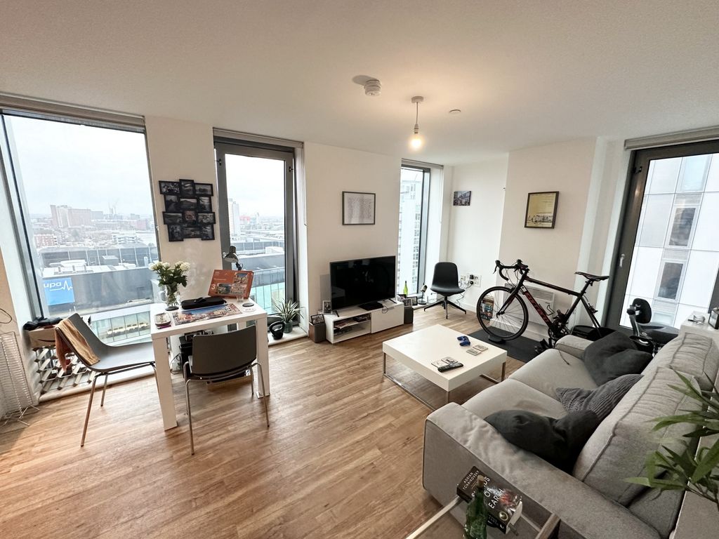 Property photo 1 of 14 Photo 8