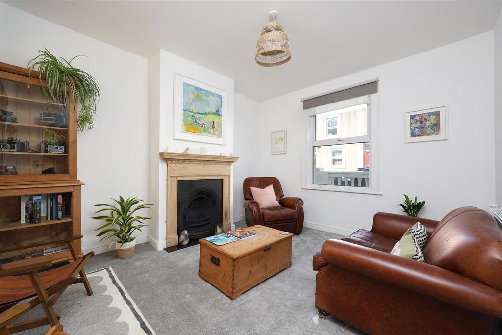 Property photo 2 of 26