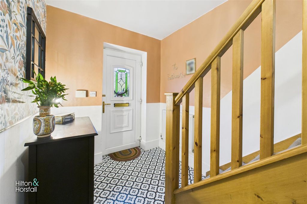 Property photo 2 of 19 Guy Street