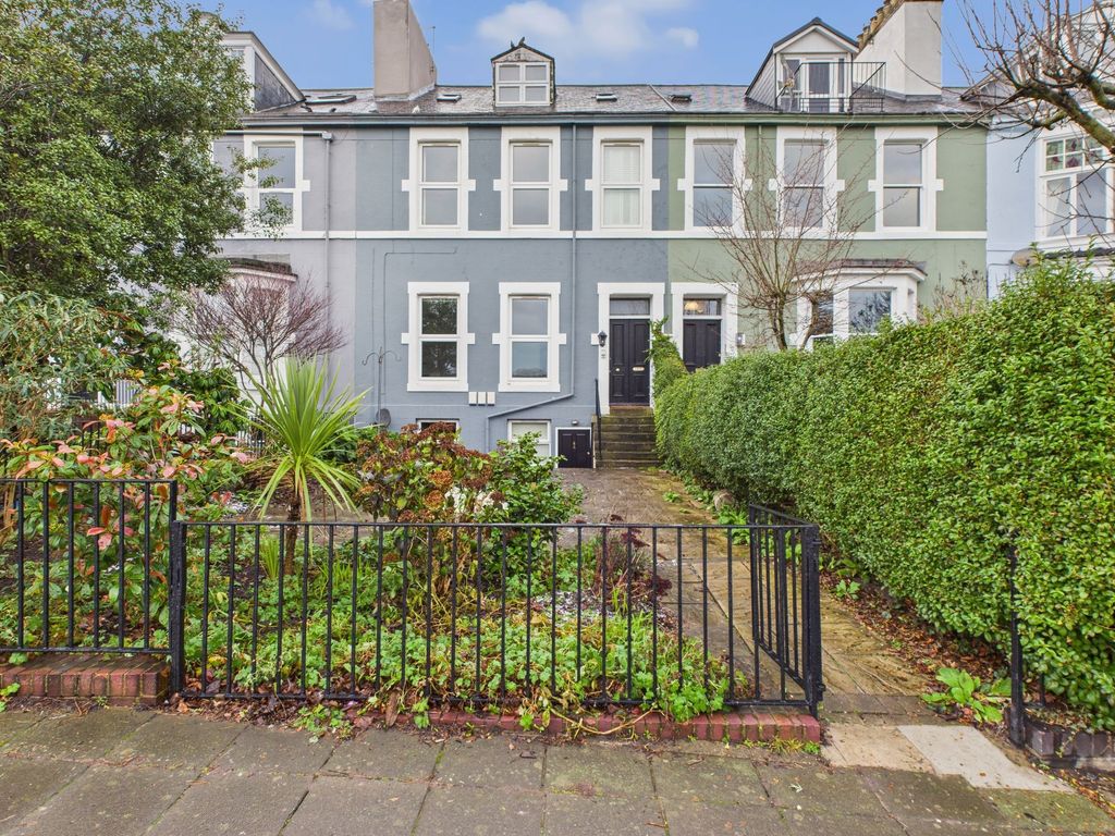 Property photo 3 of 12 External