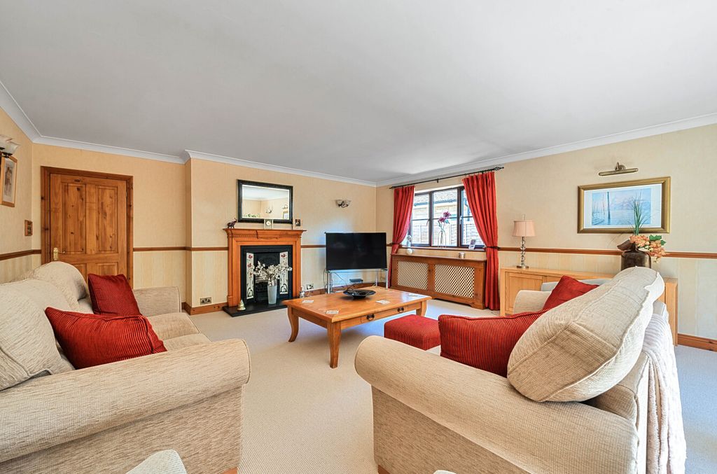 Property photo 3 of 26 25-681E19Ca0Fbf3-...