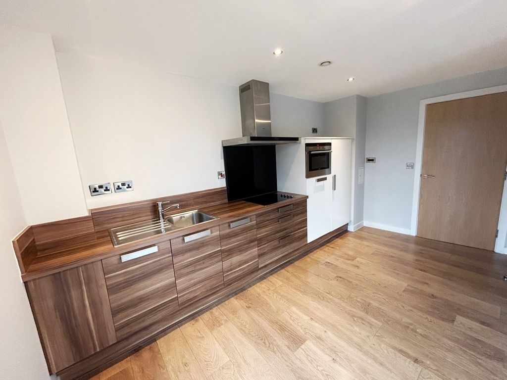 Property photo 3 of 11 Kitchen