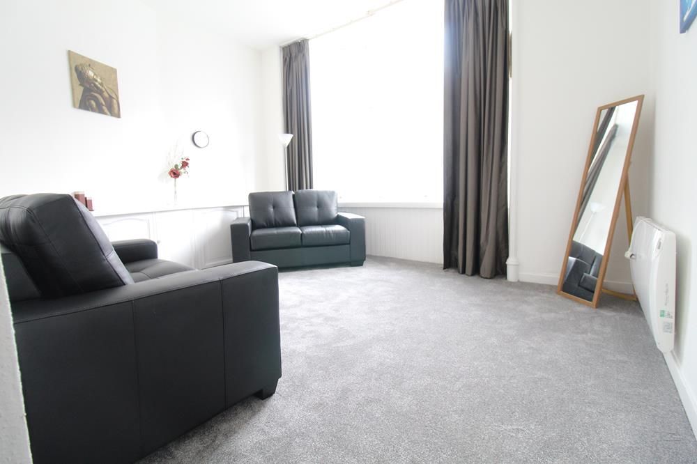 Property photo 1 of 7 Lounge