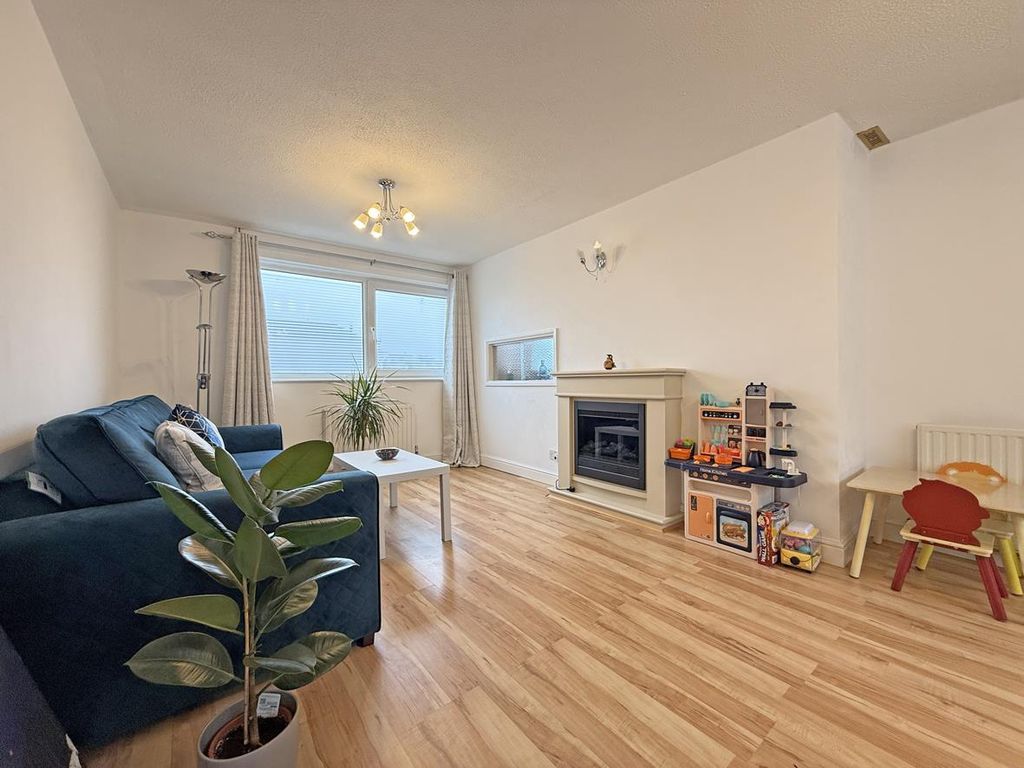 Property photo 2 of 21 Humber Close 24 - Living Room Front.Jpg