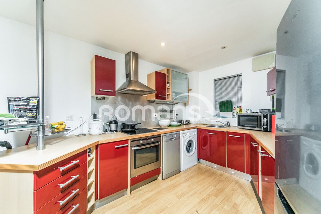 Property photo 3 of 9 Kitchen