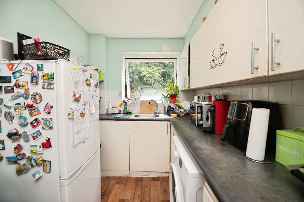 Property photo 3 of 12 Kitchen