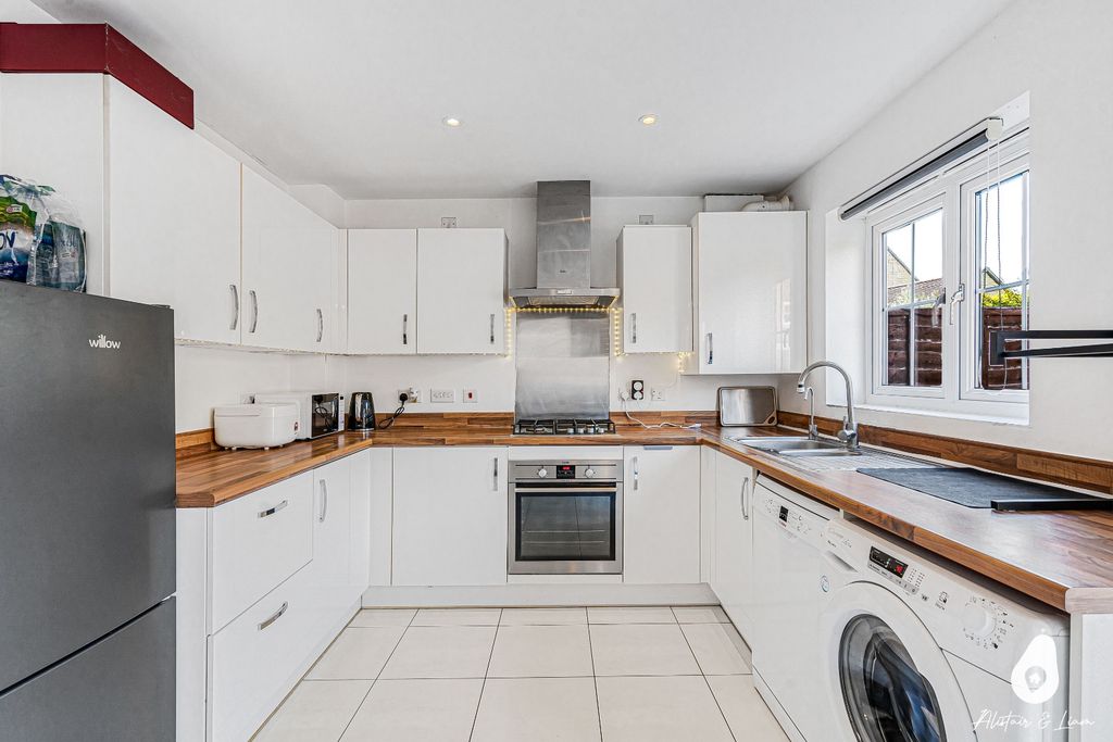 Property photo 3 of 16 5548623