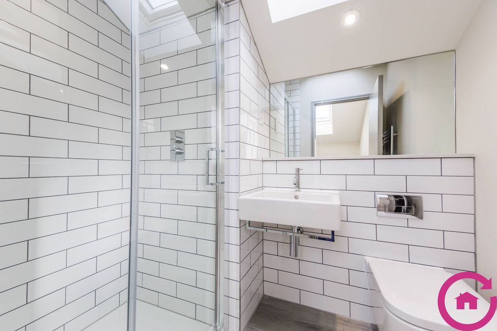 Property photo 3 of 7 Photo 5