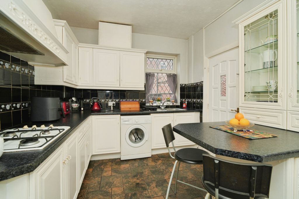 Property photo 3 of 15 Kitchen