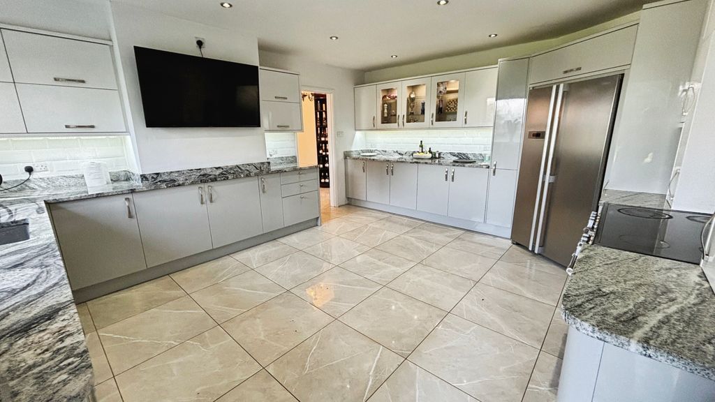 Property photo 1 of 21 Kitchen