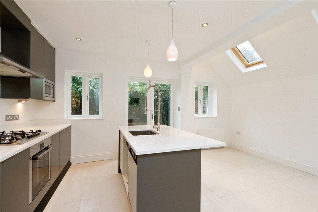 Property photo 1 of 11 Image