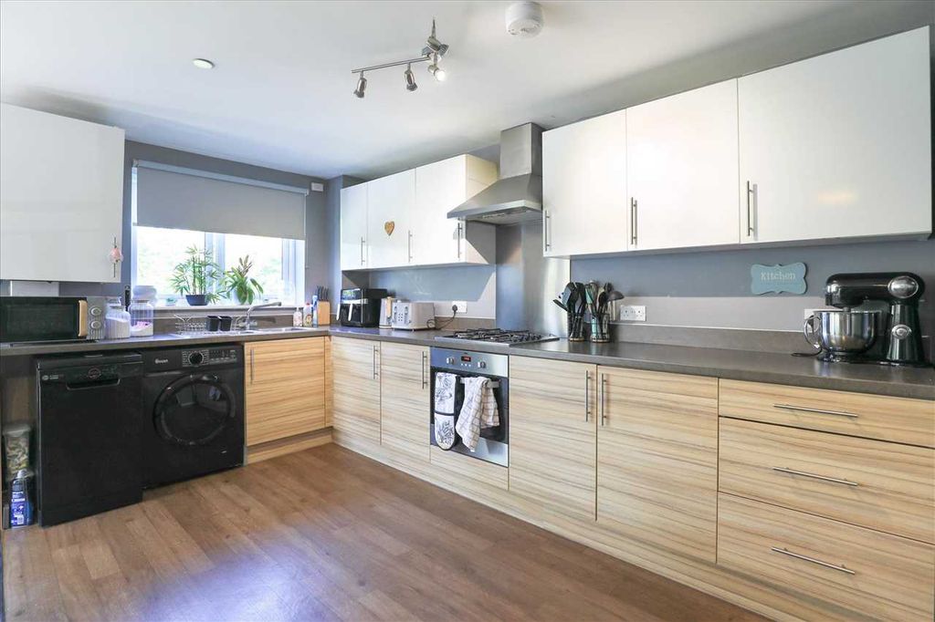 Property photo 2 of 11 Kitchen