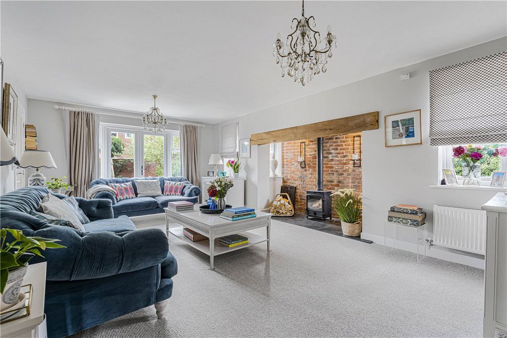 Property photo 2 of 33 Sitting Room