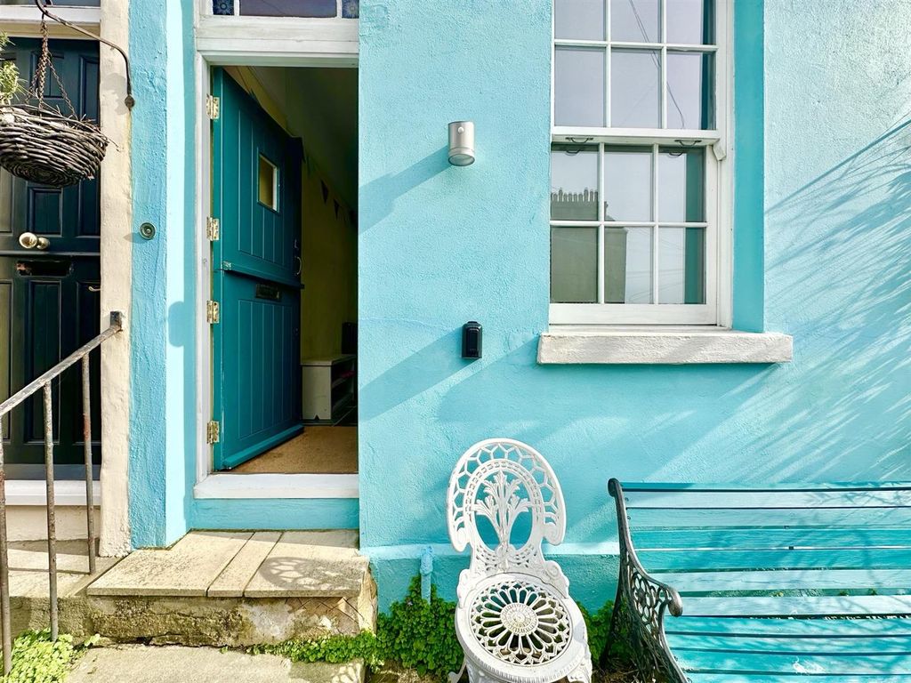 Property photo 2 of 19