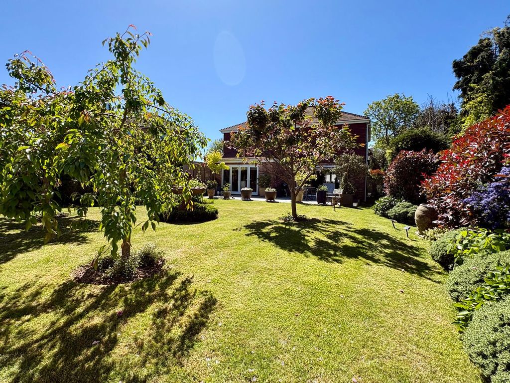 Property photo 2 of 27