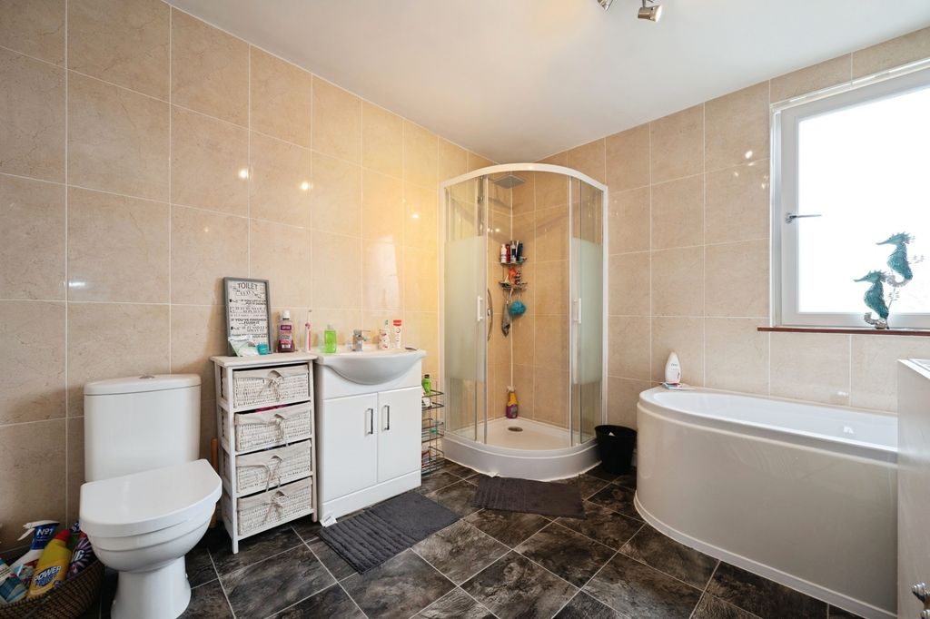 Property photo 3 of 16 Photo