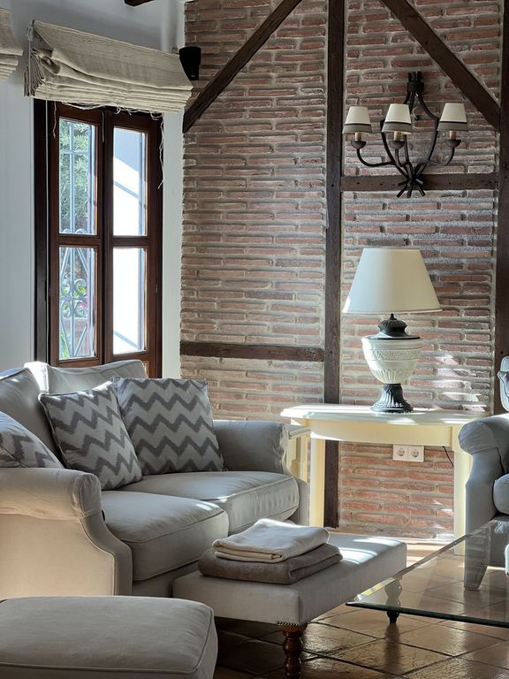 Property photo 3 of 68