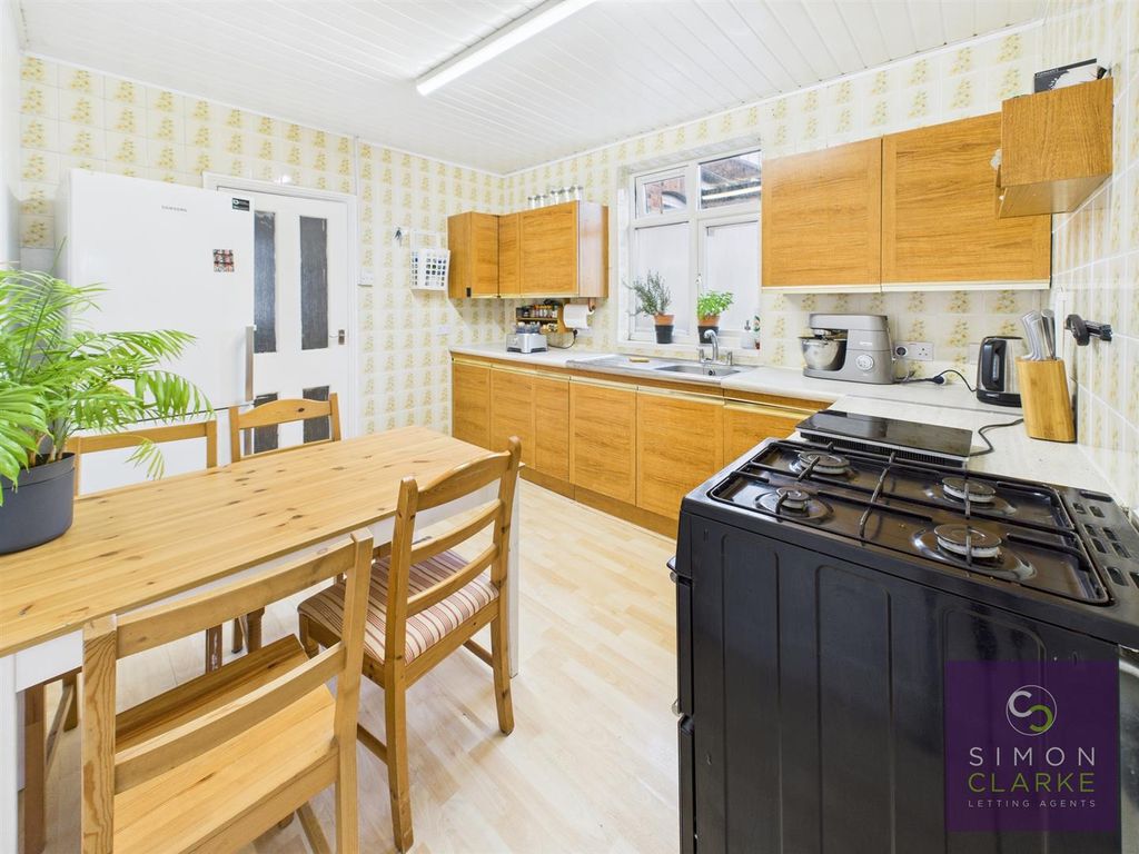 Property photo 3 of 6 Cam05425G0-Pr0080-Still005.Jpg