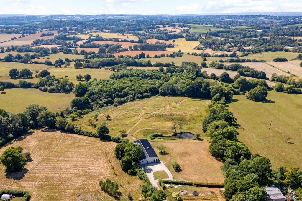 Property photo 1 of 32