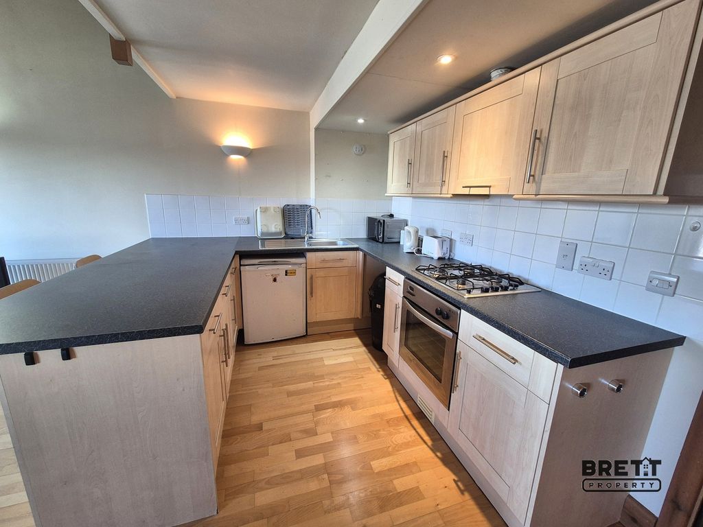 Property photo 2 of 9 Kitchen