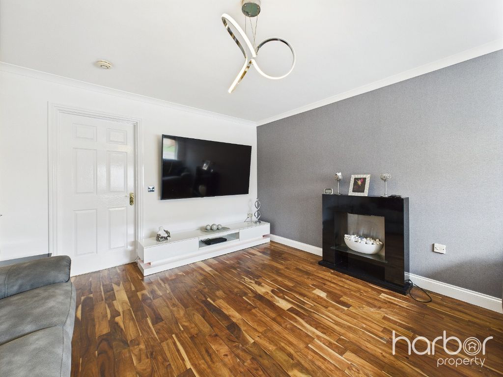 Property photo 2 of 19 4368625