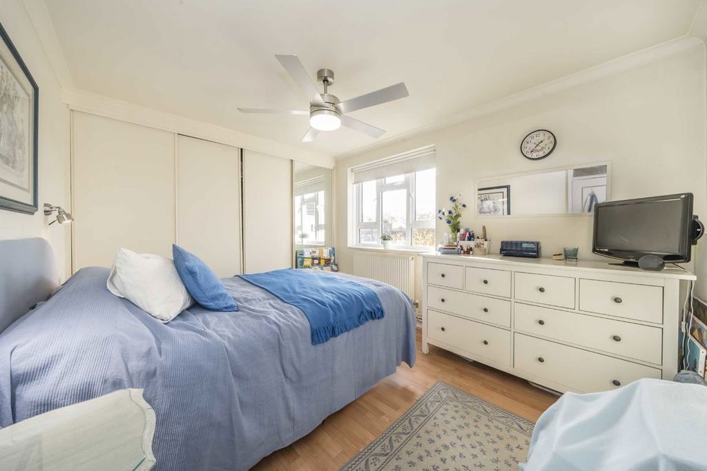 Property photo 3 of 6