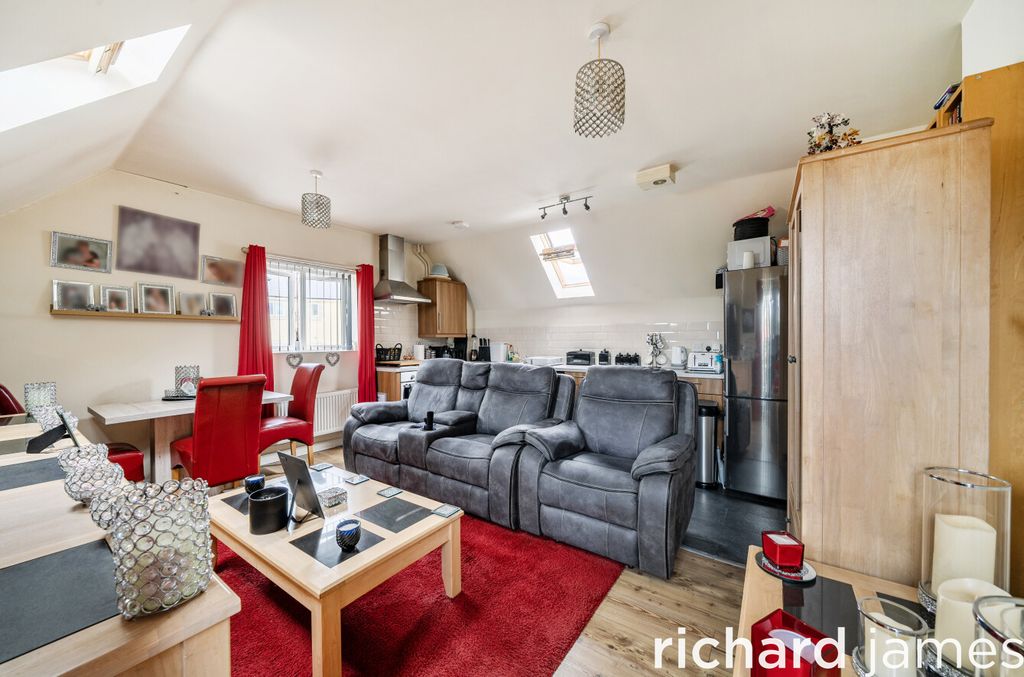 Property photo 2 of 13 A81573239F2548Cbaed92E8d3A22d206