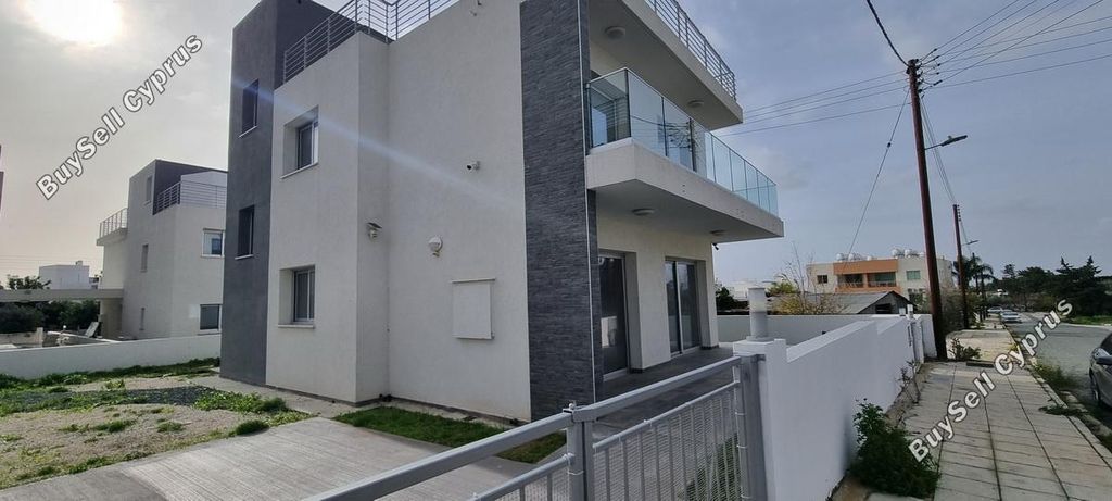 Property photo 2 of 25