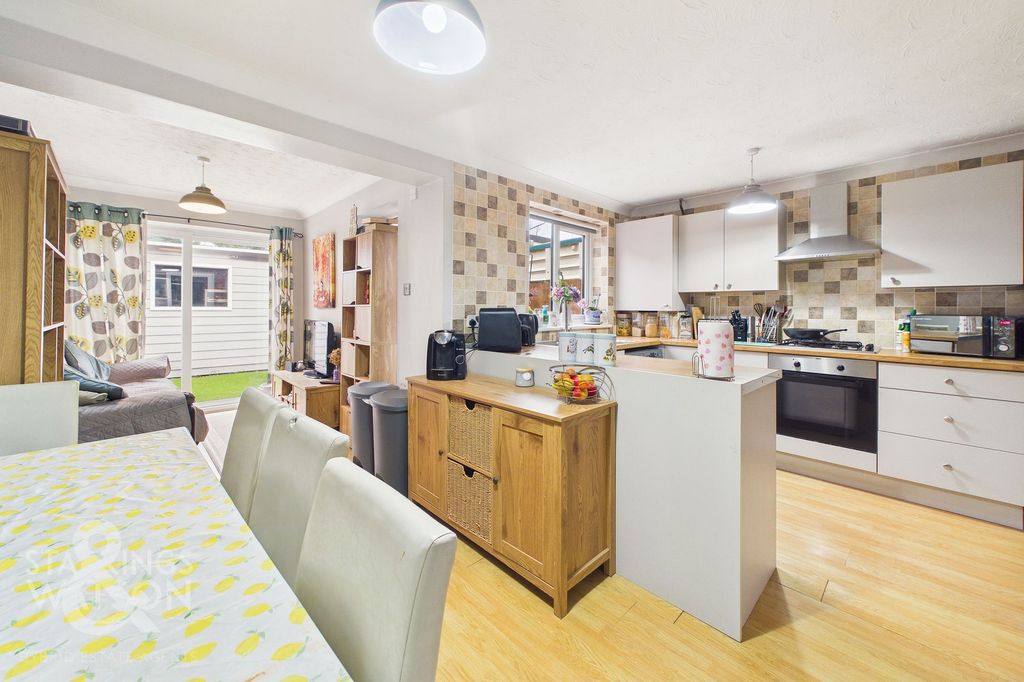 Property photo 3 of 23