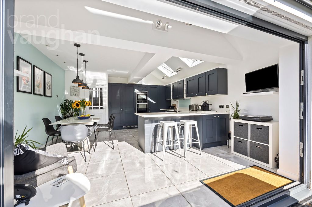 Property photo 2 of 41 Picture No. 20