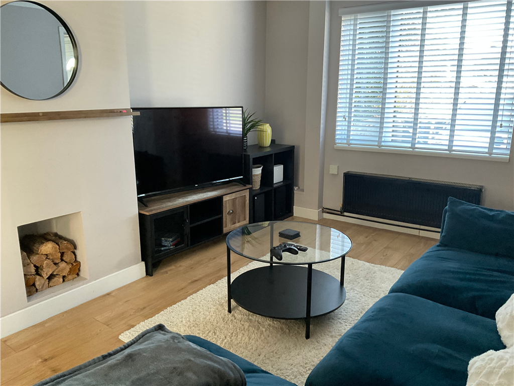 Property photo 2 of 8 Lounge