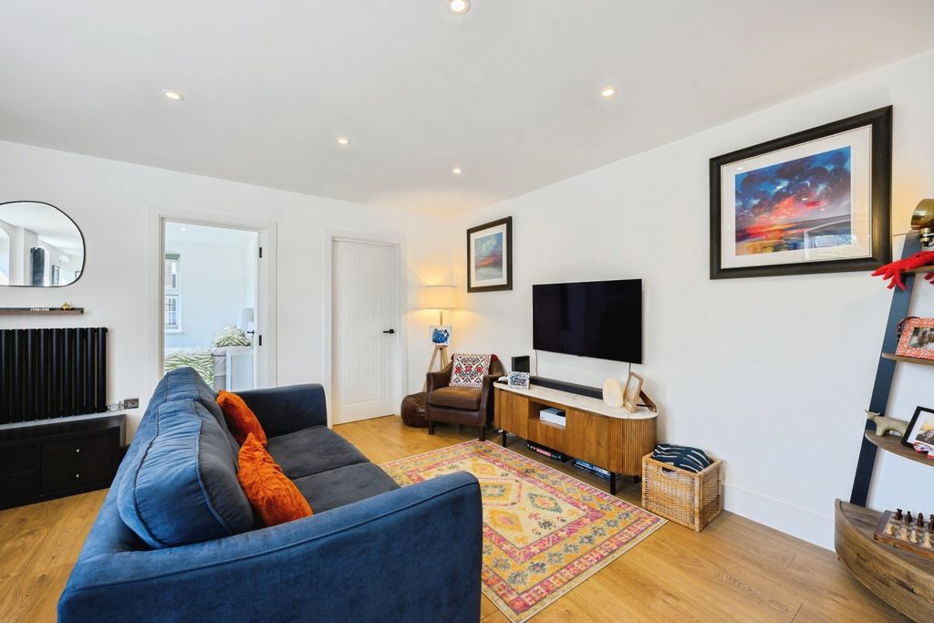 Property photo 2 of 14 Pbox-Img.Jpg