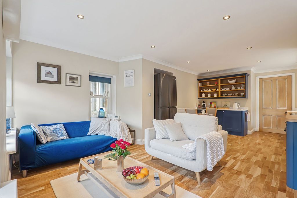 Property photo 3 of 38