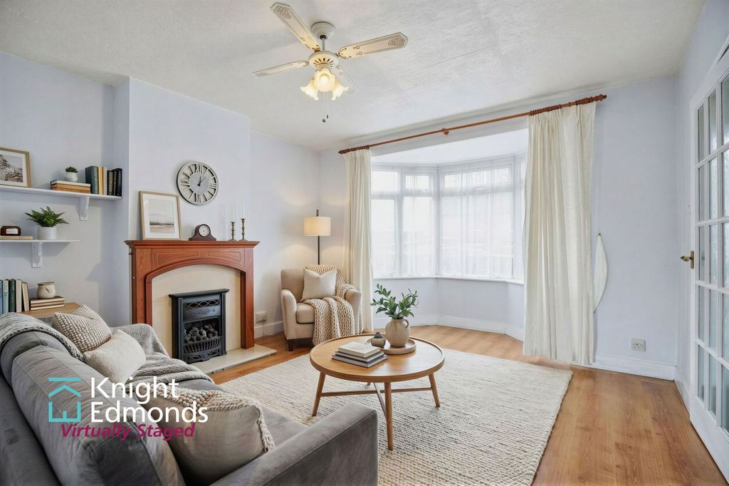 Property photo 1 of 22 Lounge