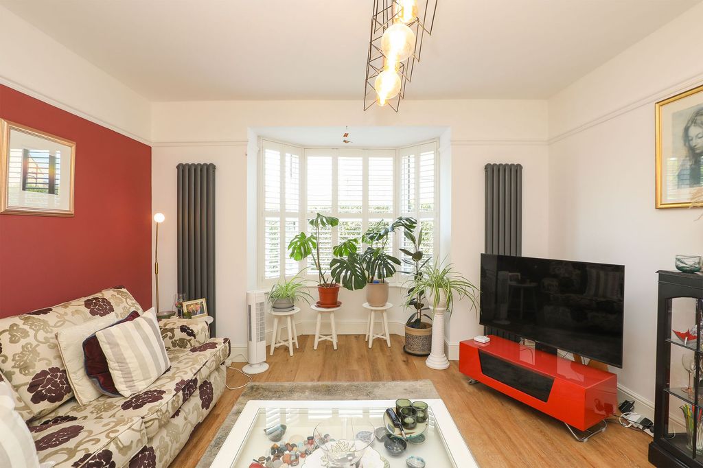Property photo 3 of 32
