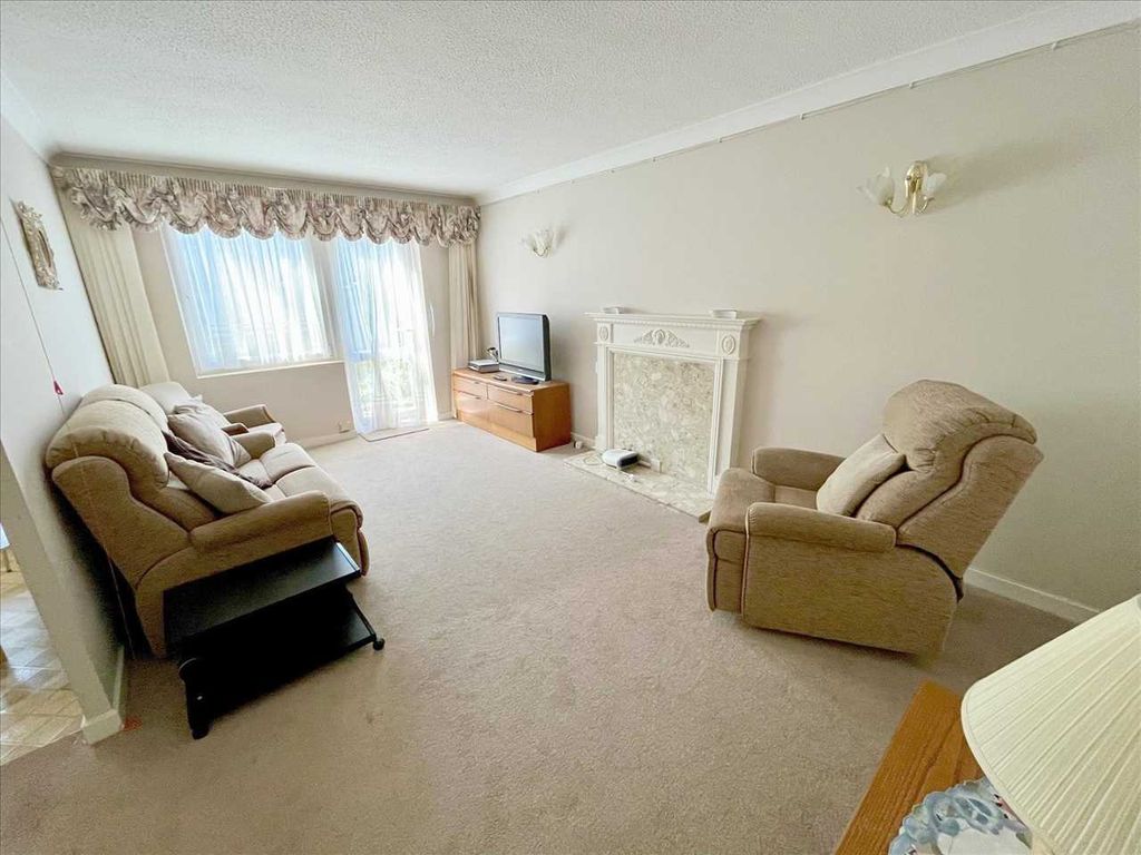 Property photo 2 of 9 Lounge/Dining Room