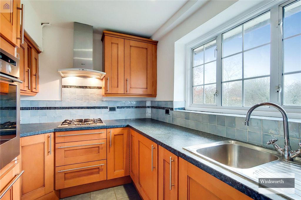 Property photo 3 of 10 Kitchen