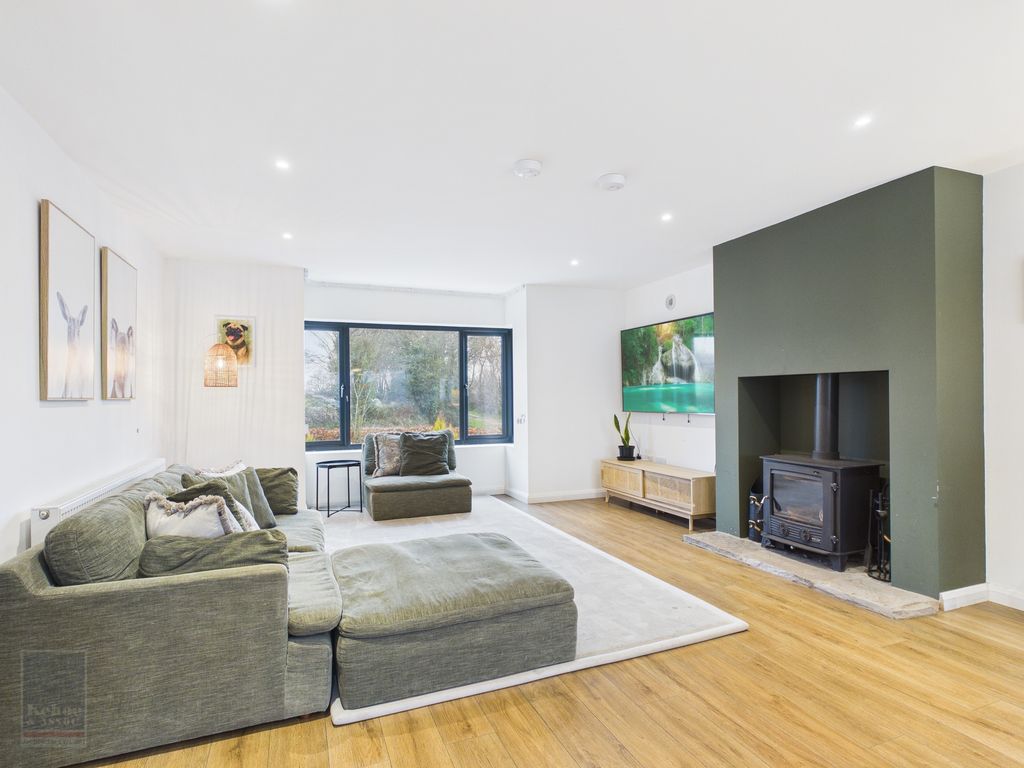 Property photo 2 of 28