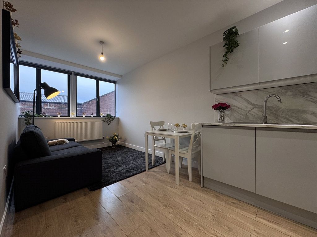 Property photo 2 of 6 Picture No. 12