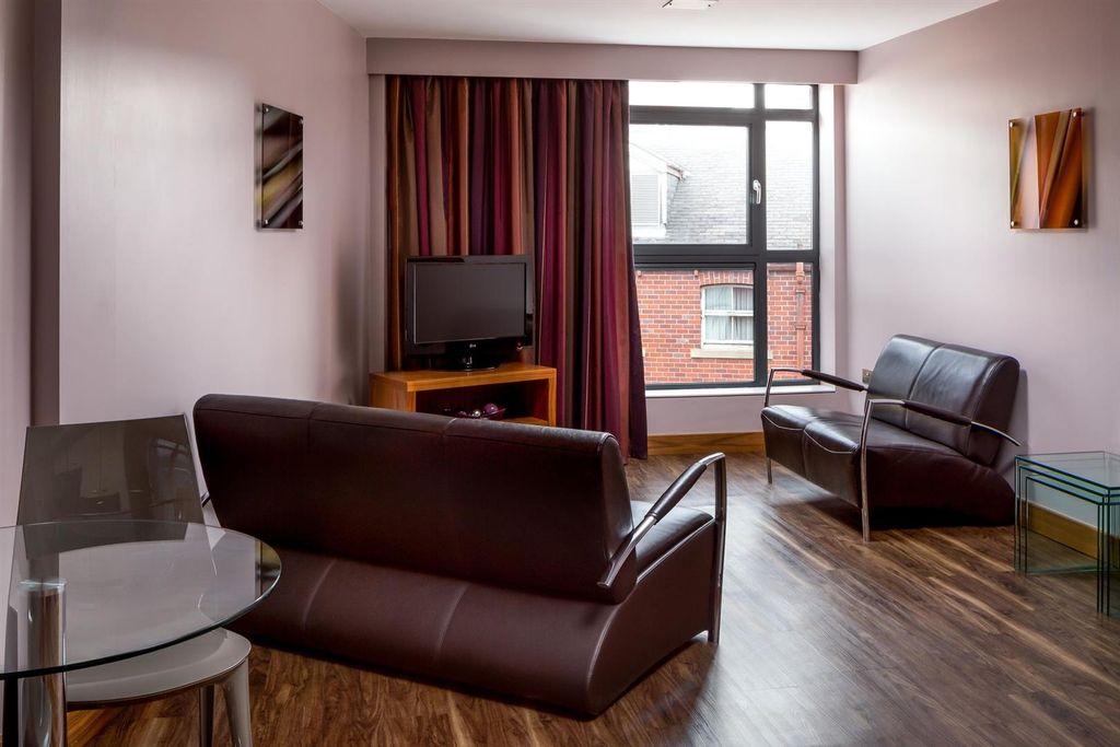 Property photo 1 of 6 Bright Contemporary Lounge With Stylish Seating...