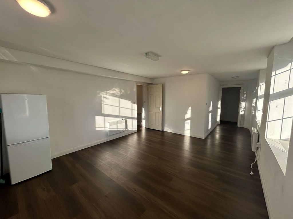 Property photo 3 of 6 Gallery