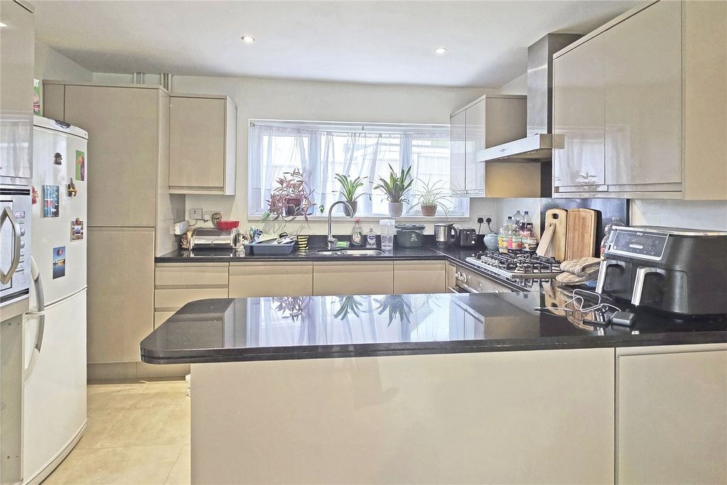 Property photo 3 of 21 Kitchen