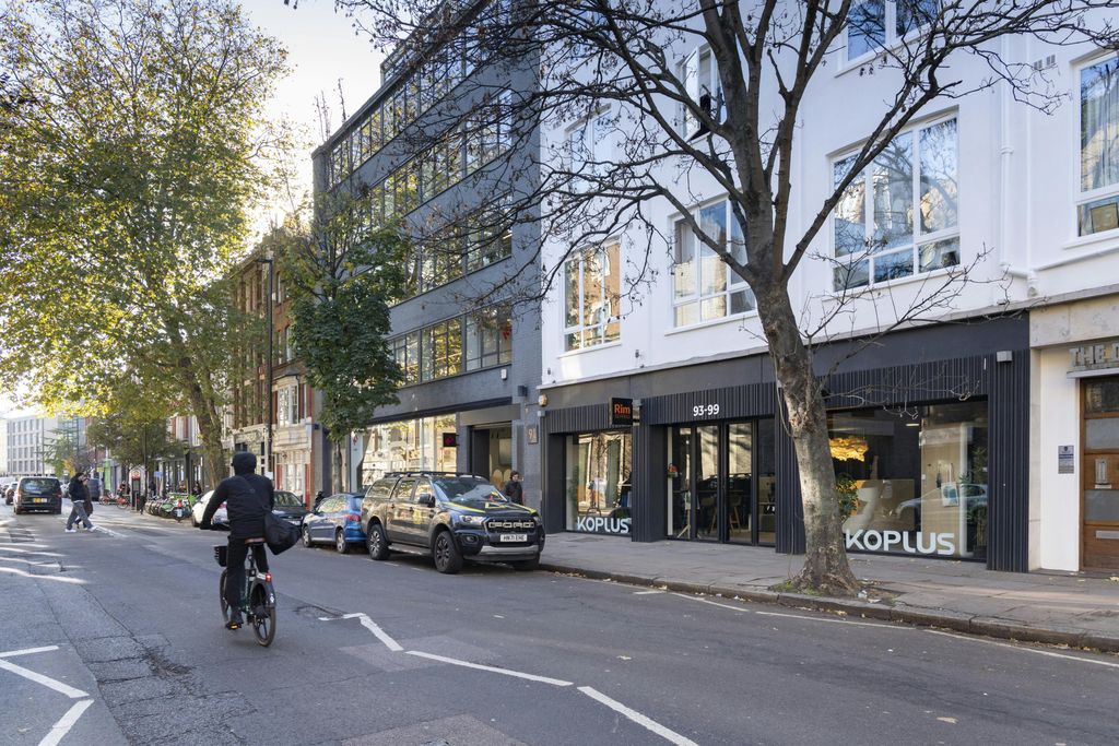 Property photo 3 of 18 External